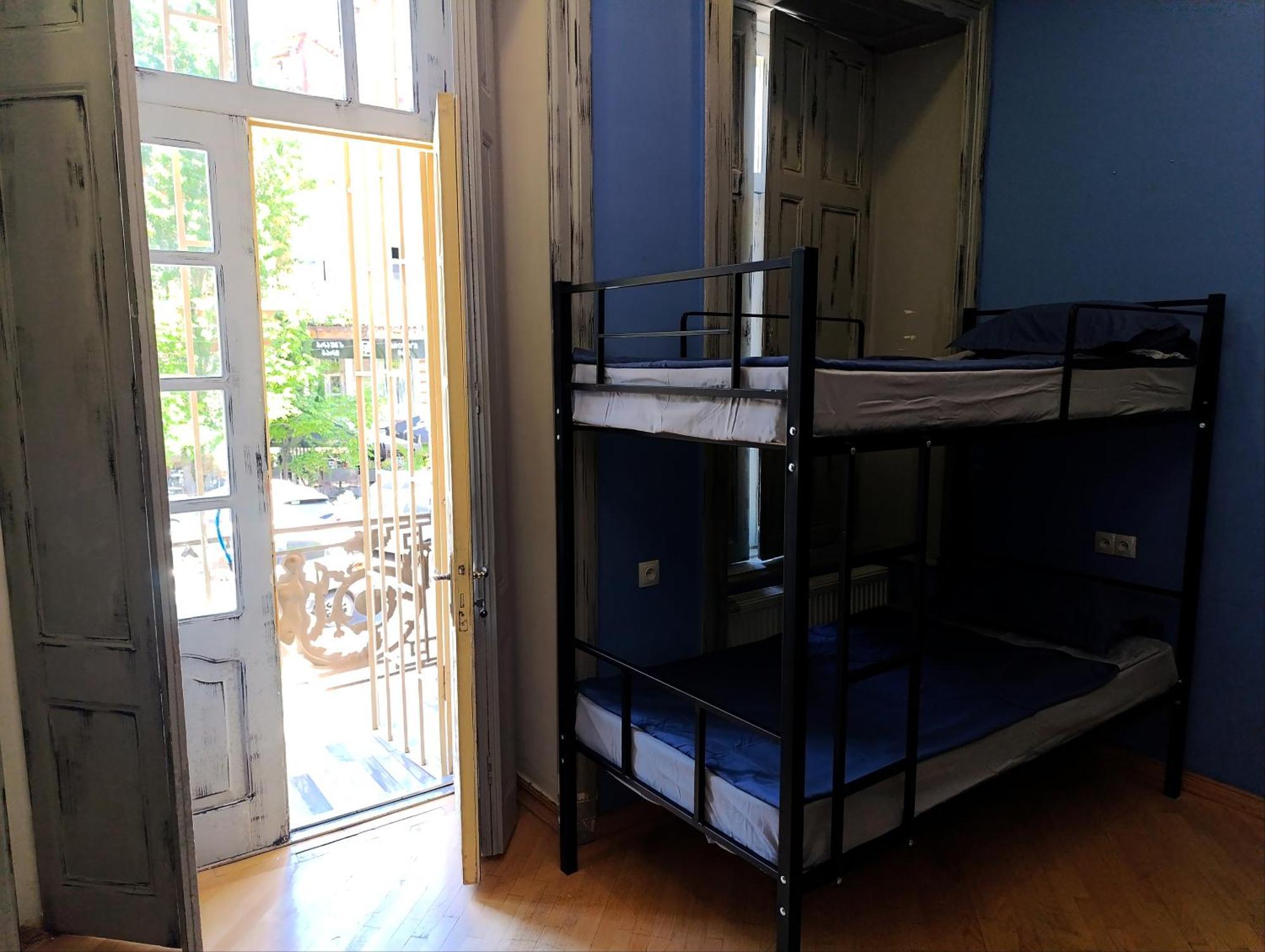 J Square Hostel Tbilissi Extérieur photo
