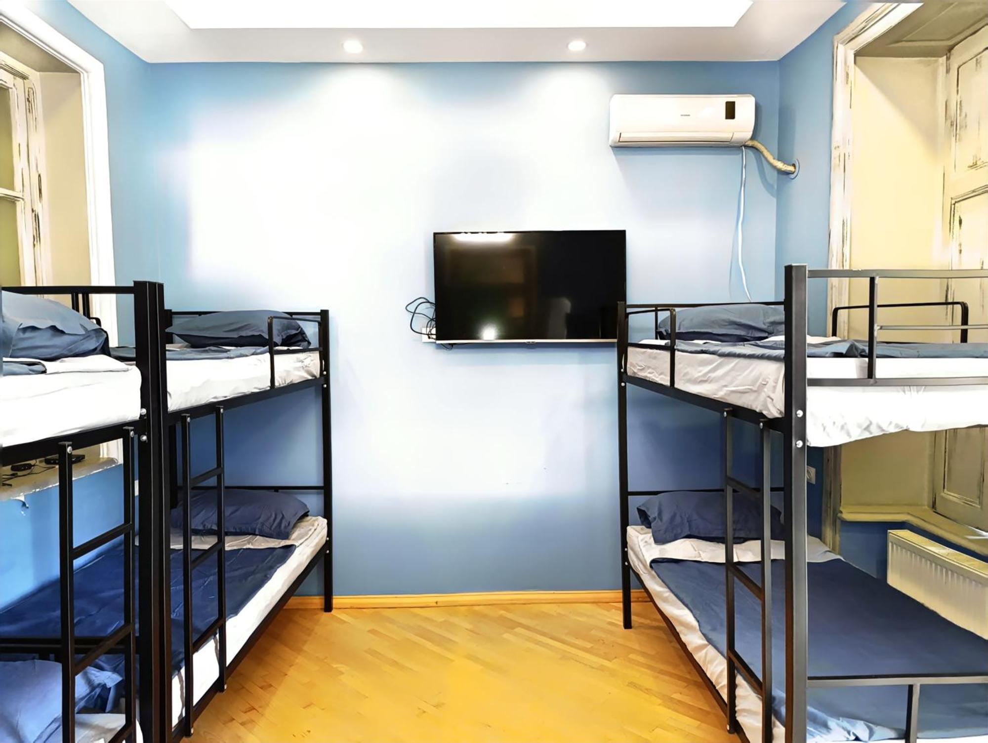J Square Hostel Tbilissi Extérieur photo