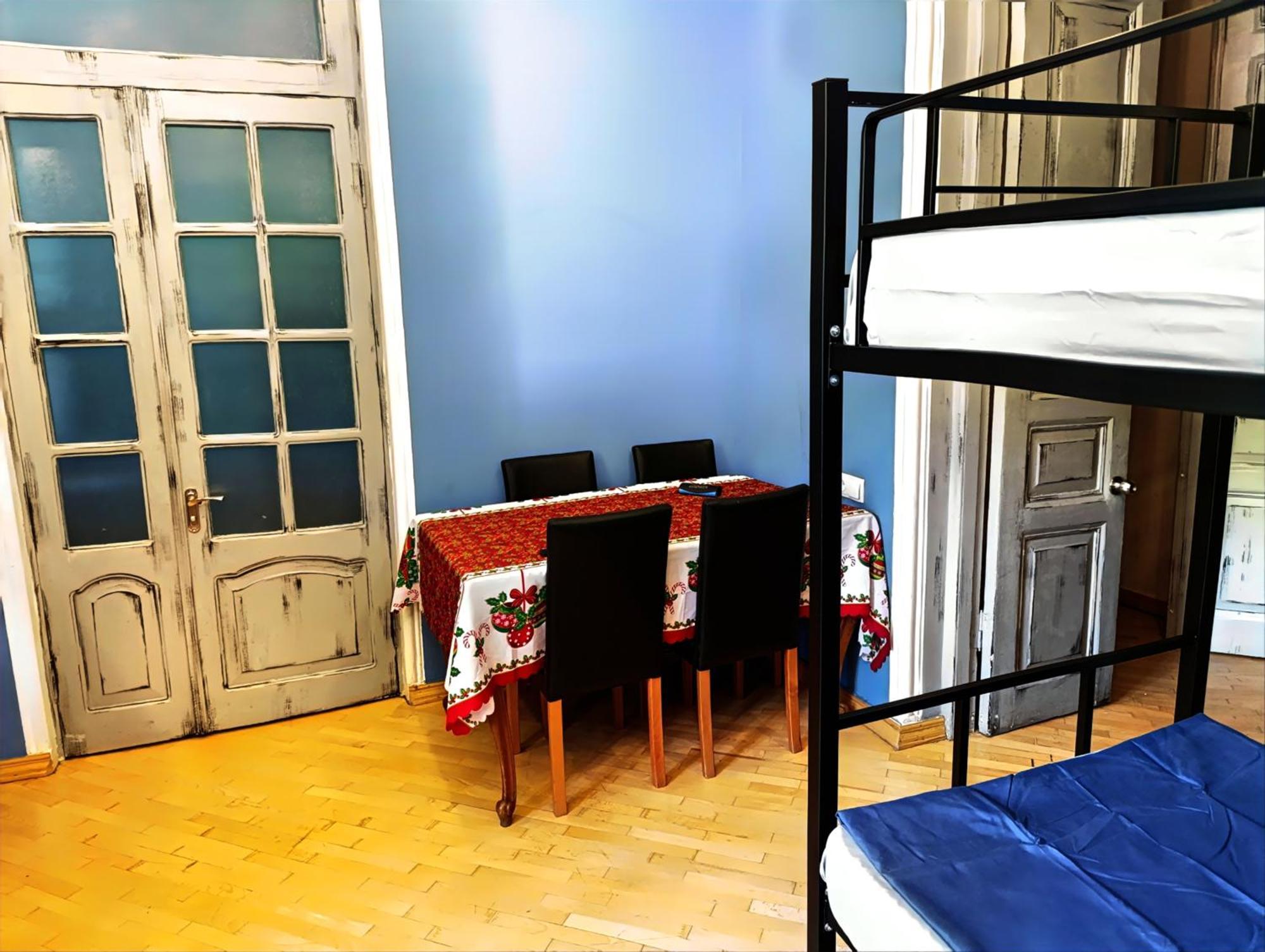 J Square Hostel Tbilissi Extérieur photo