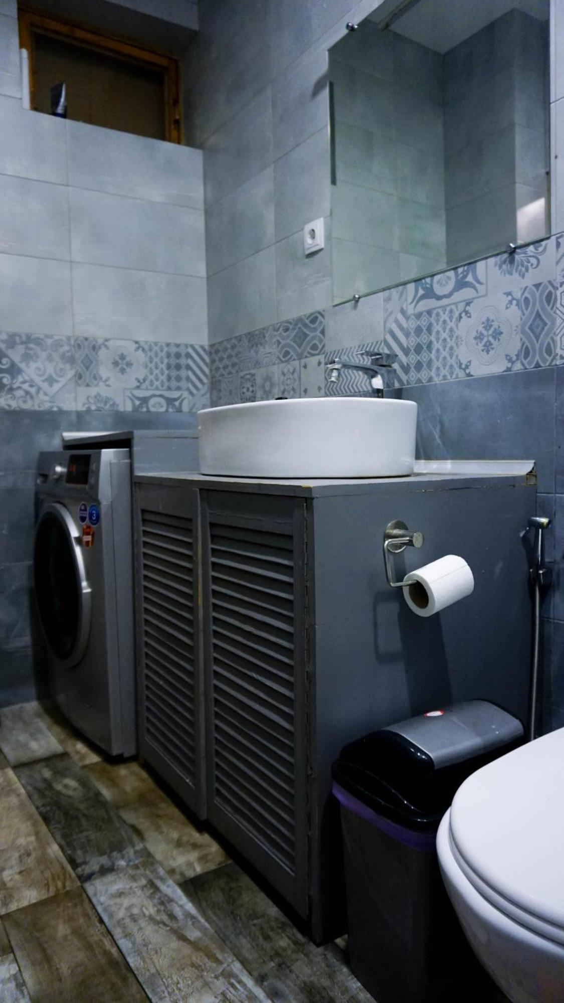J Square Hostel Tbilissi Extérieur photo